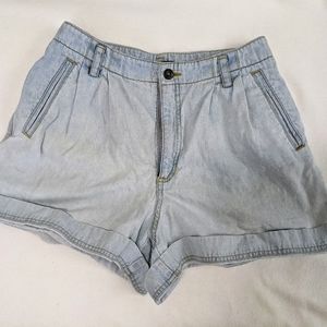 Liz Wear mom style shorts